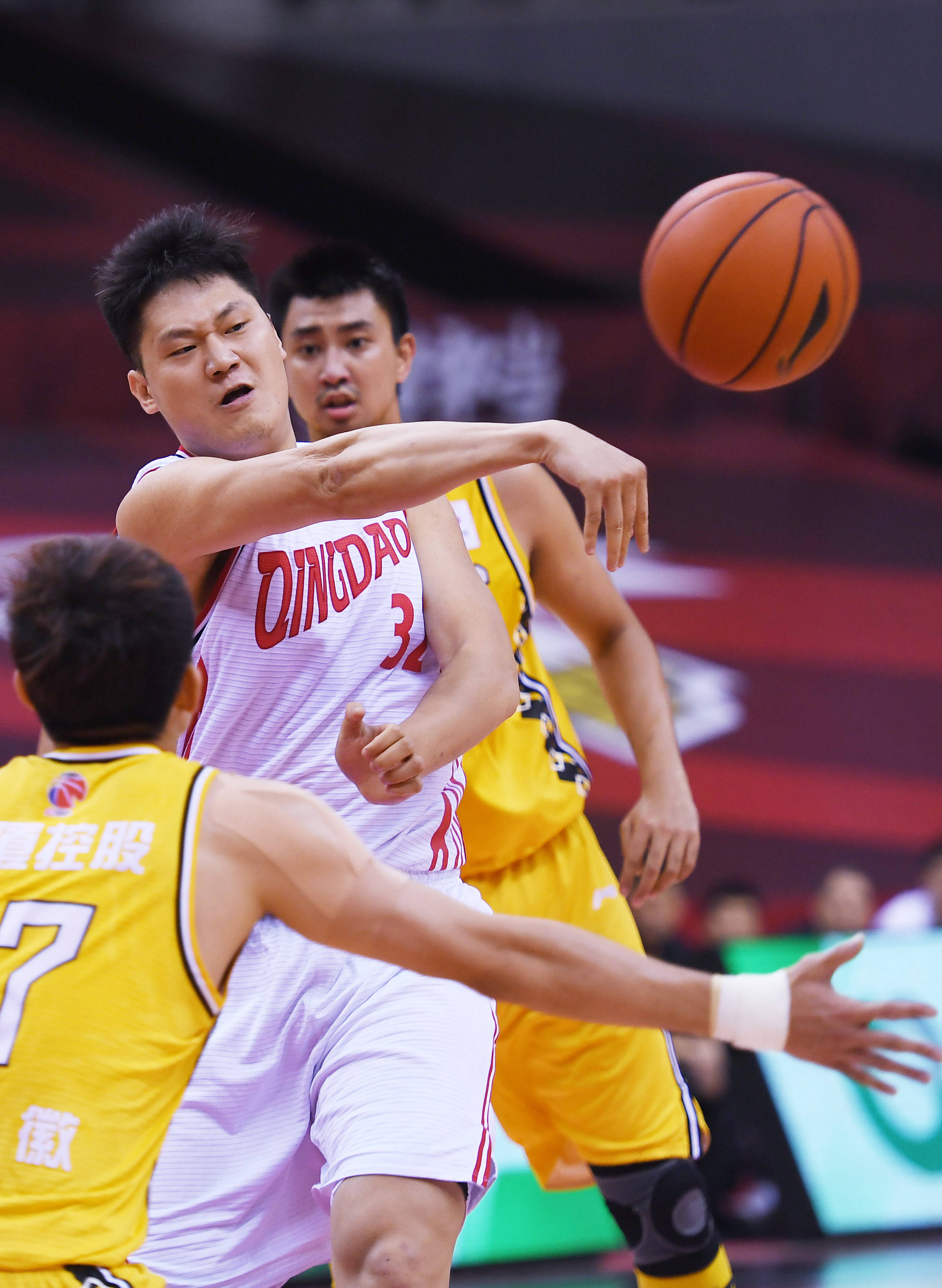 关于广厦男篮今夜豪取连胜，志在西甲名次提升，更衣室稳定，心理建设被强调的信息